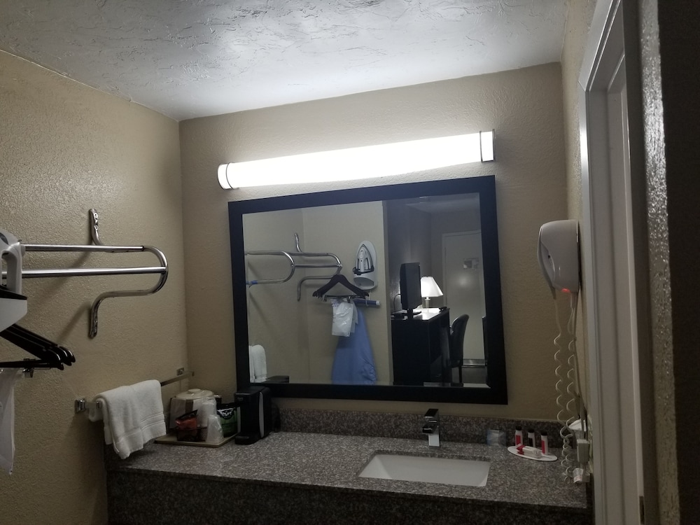 Baymont by Wyndham Lake City I-75 20/30