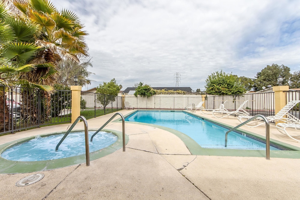 Quality Inn & Suites Gilroy CA 2/47
