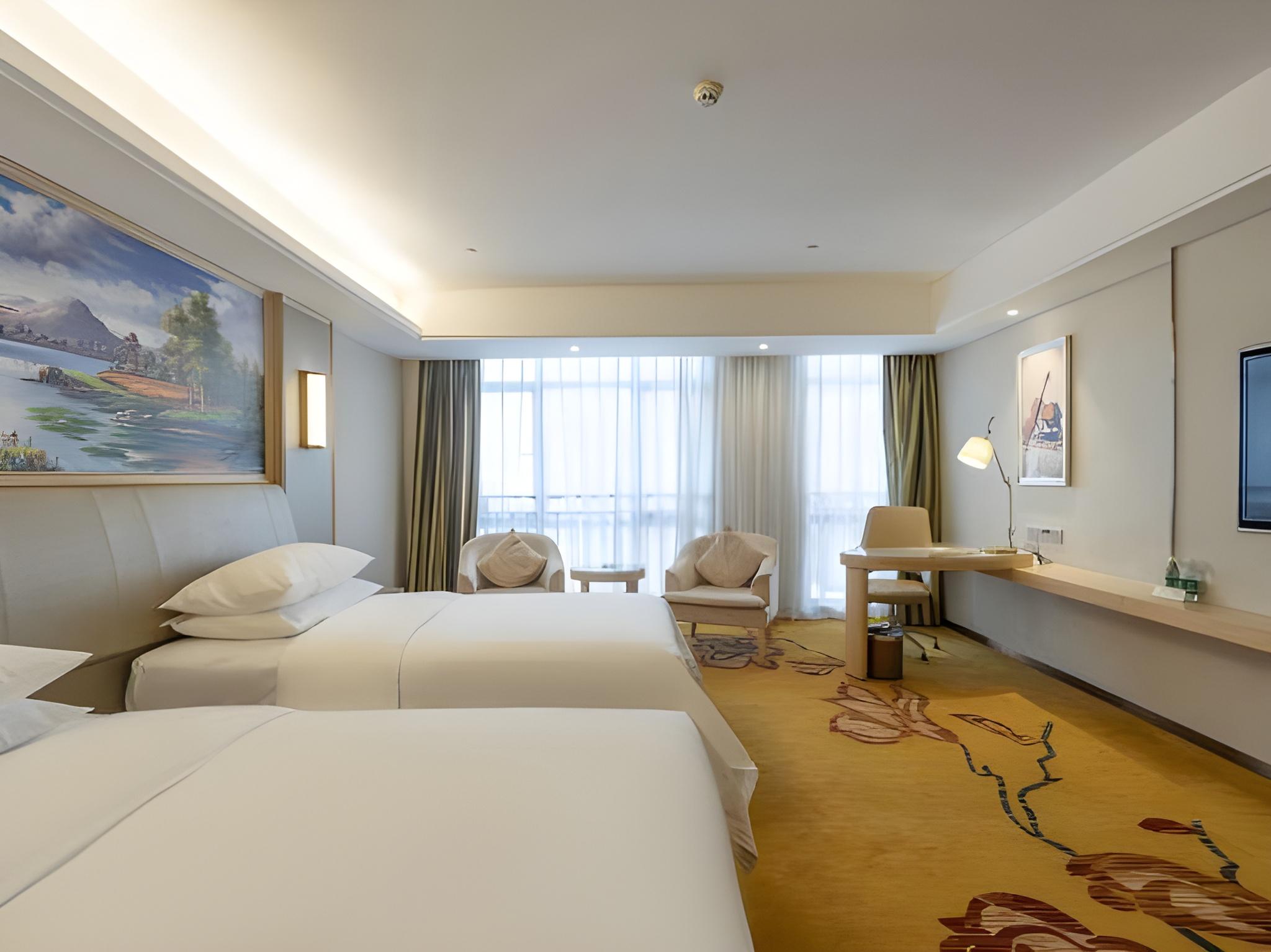 Vienna International Hotel (New Economic Development Zone store of Nanchang West Railway Station) 24/48
