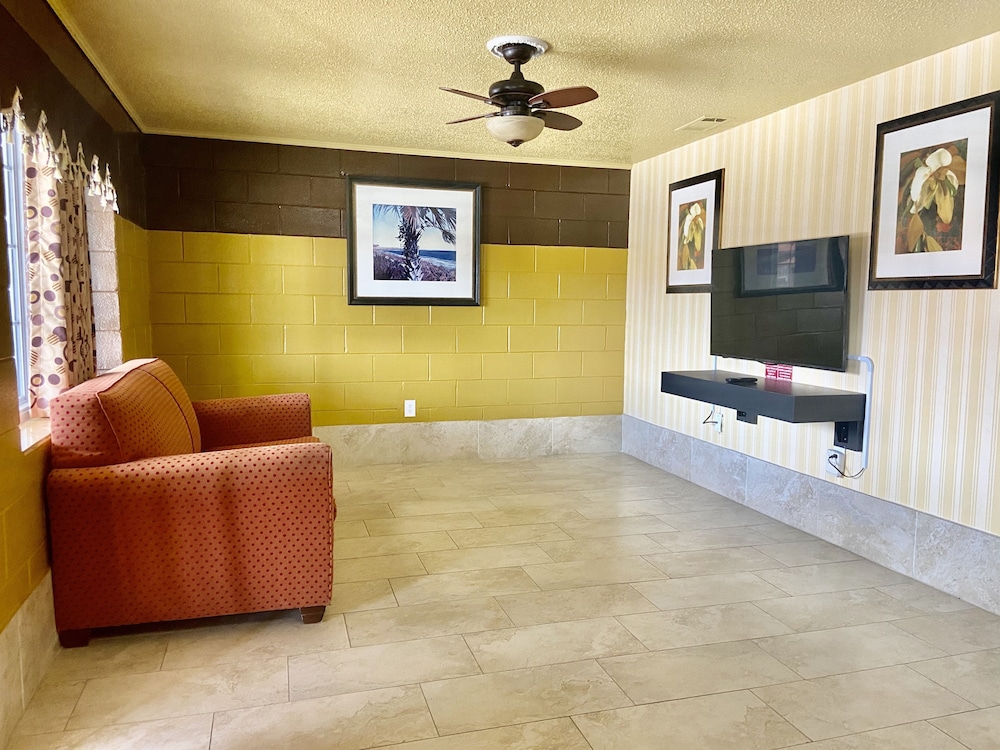 American Inn And Suites 21/47