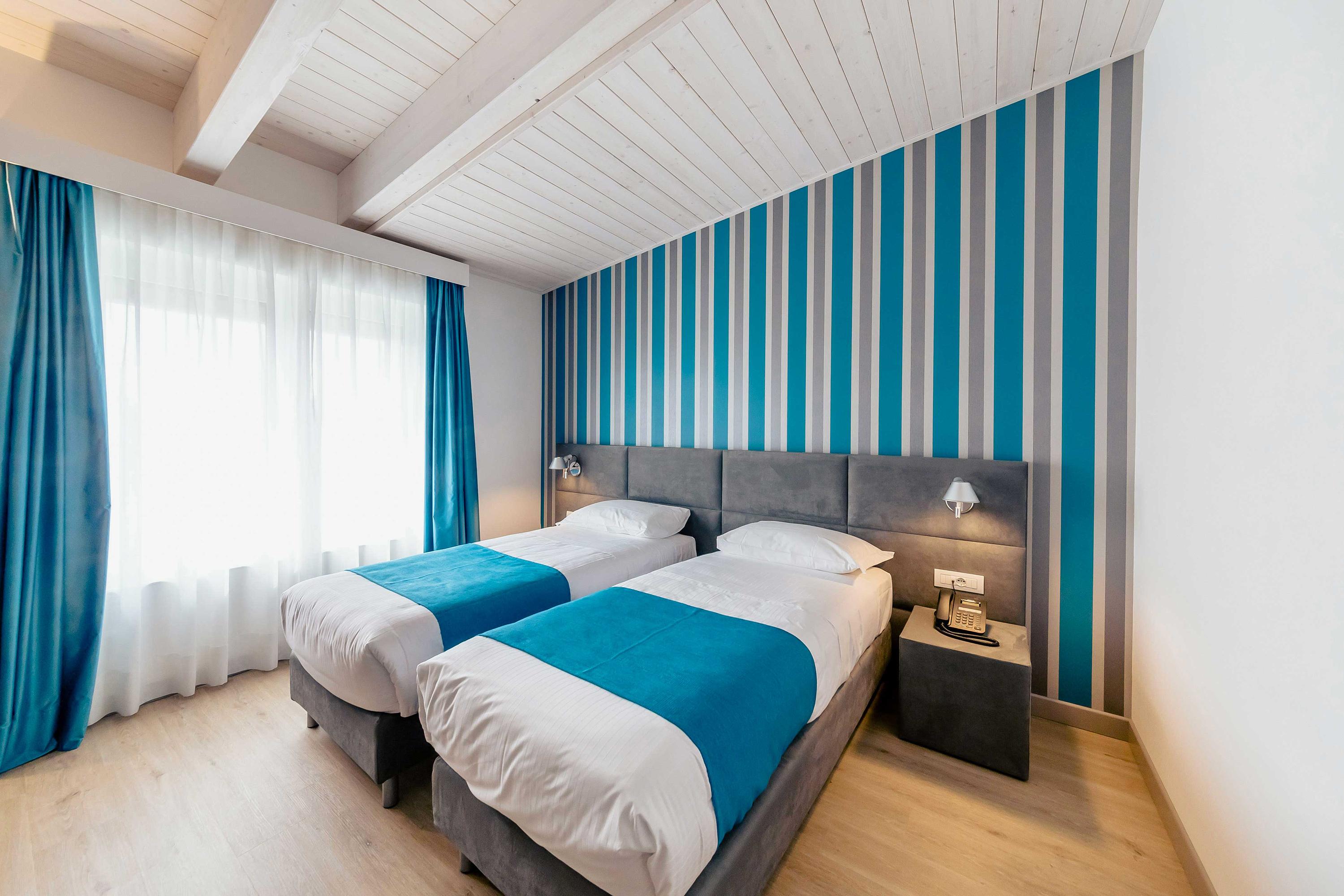 Standard, Twin Beds