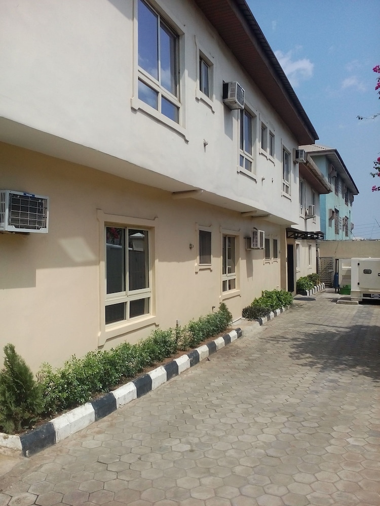 Swisscottage Suites 2/21