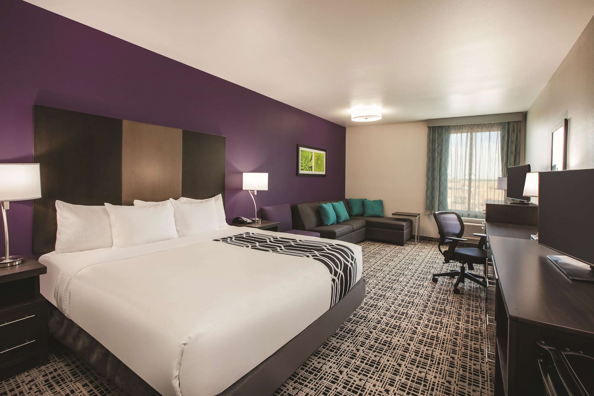 SUITE, KING BED, ACCESSIBLE