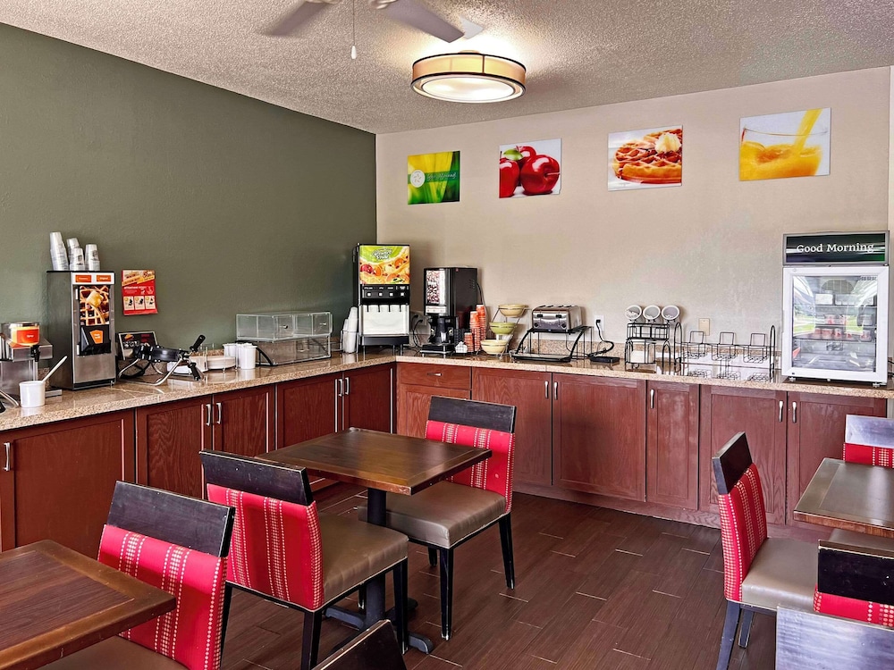 Quality Inn & Suites Green Bay - Ashwaubenon 36/50
