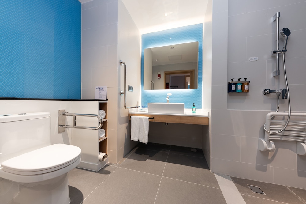 Holiday Inn Express Nanchang Riverside 27/77