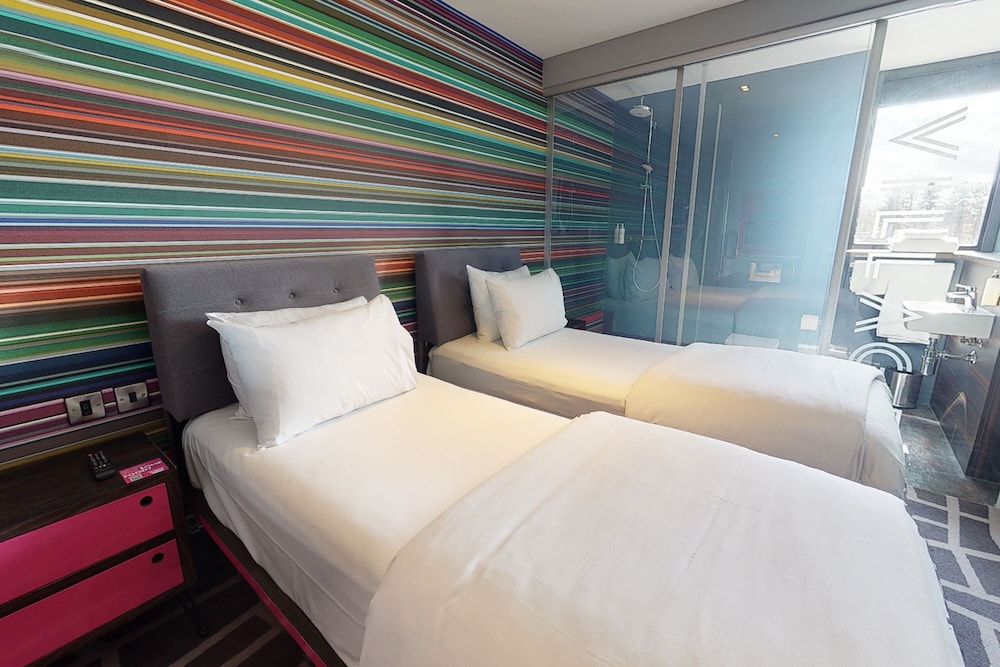 Village Hotel Portsmouth 6/67