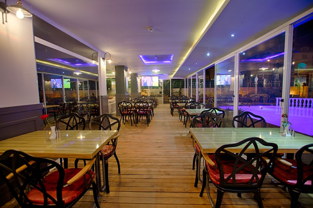 Hma Hotel And Suites 35/50