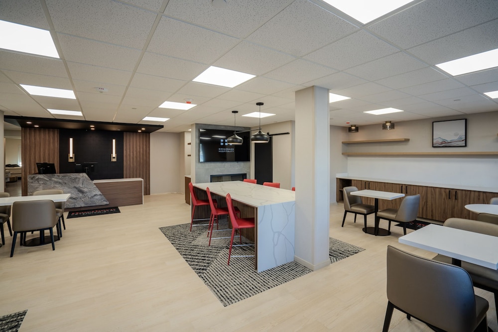 Hawthorn Extended Stay by Wyndham Alpine 41/49