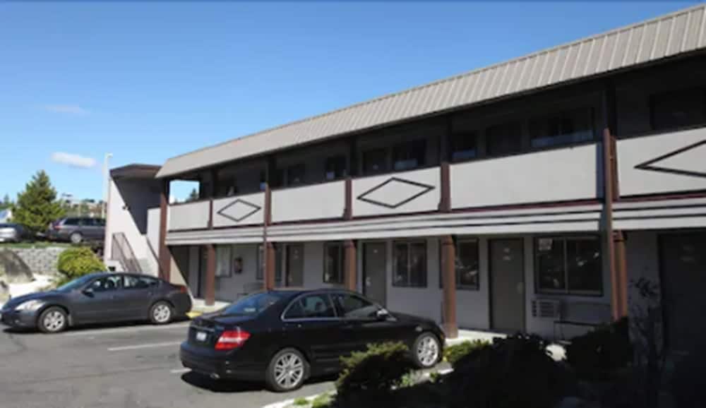 Seatac Inn and Airport Parking 42/44