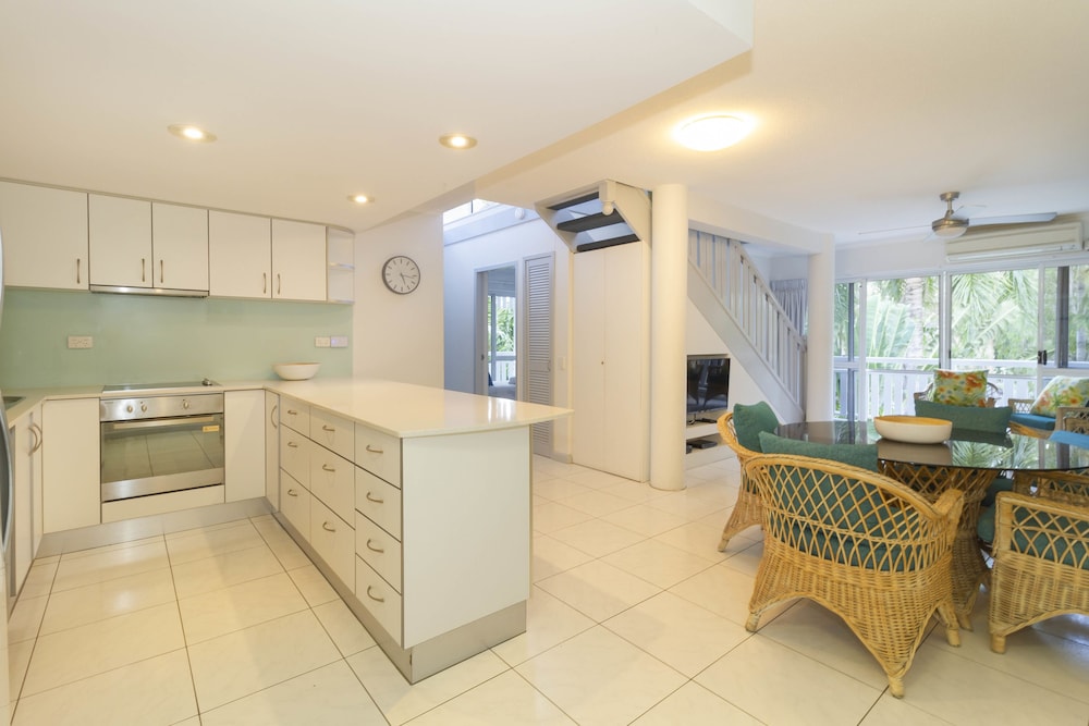 Apartments At the White House Port Douglas 10/65
