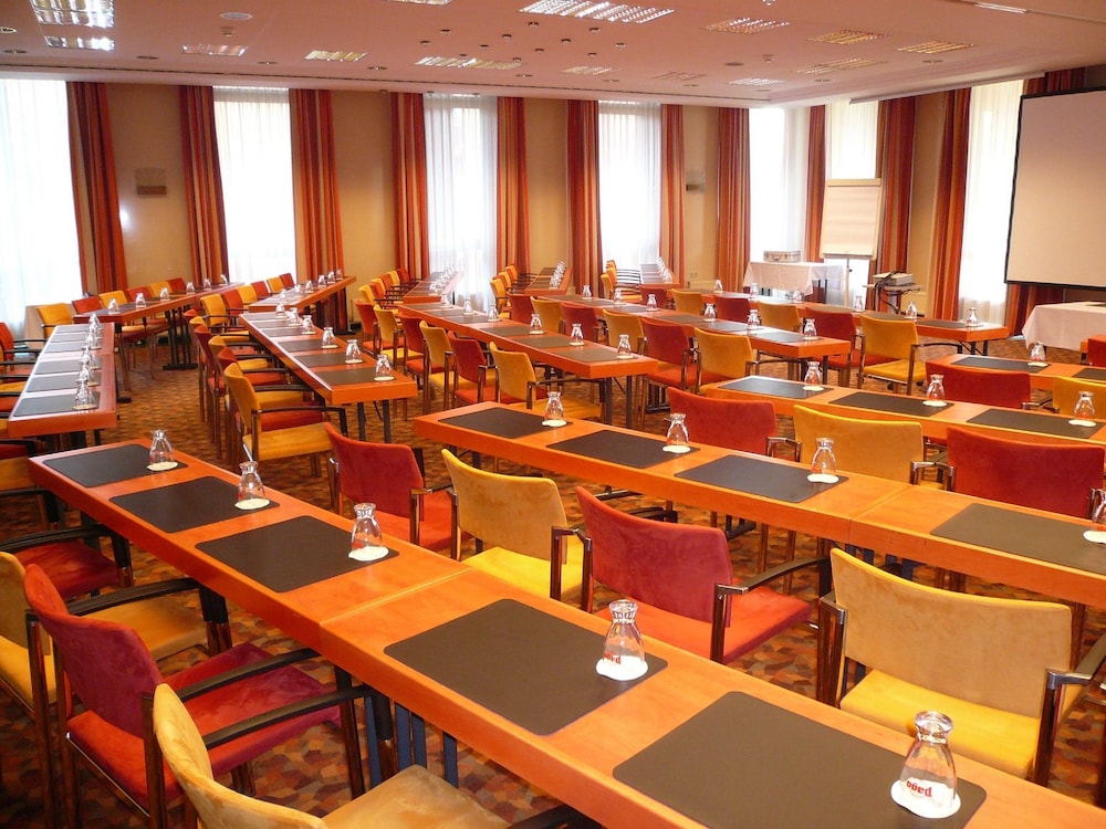 Trans World Hotel Donauwelle 43/50