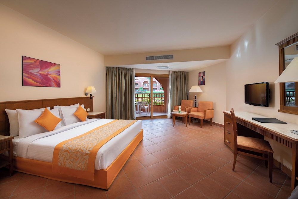 Family DBL Suite with Pool View