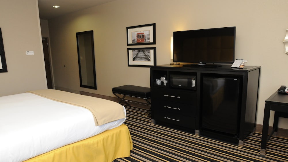 HOLIDAY INN EXPRESS COVINGTON MADISONVILLE 12/49