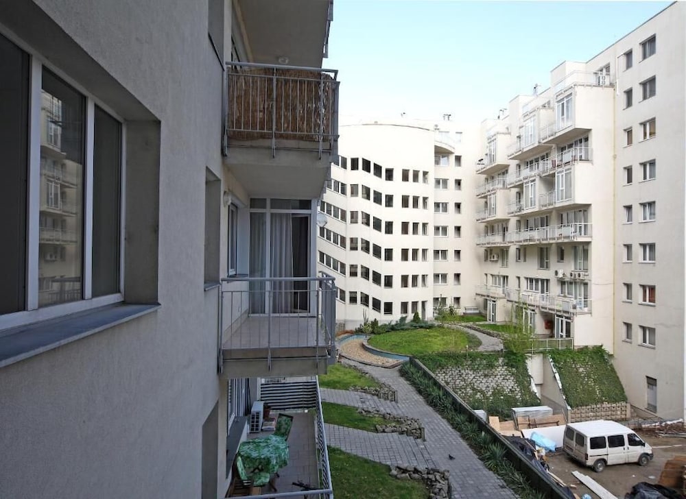 Agape Apartments 62/68