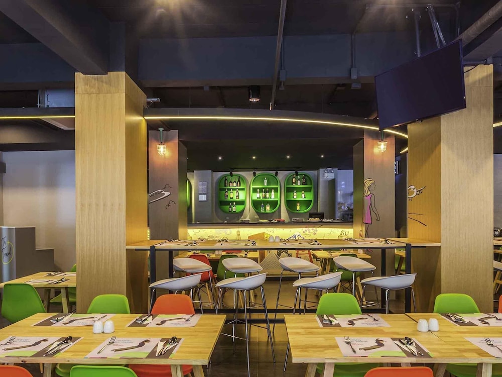 restaurant cafeteria