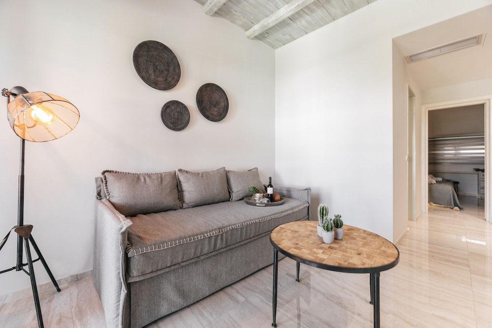 Minthi Boutique Apartments 30/50