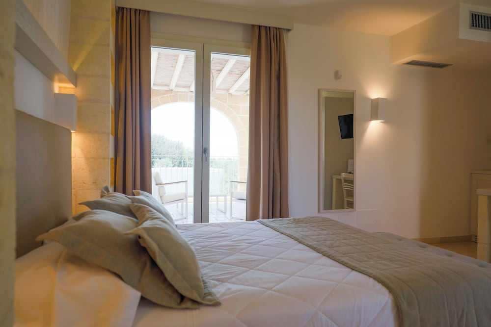 Montiro Hotel 7/48