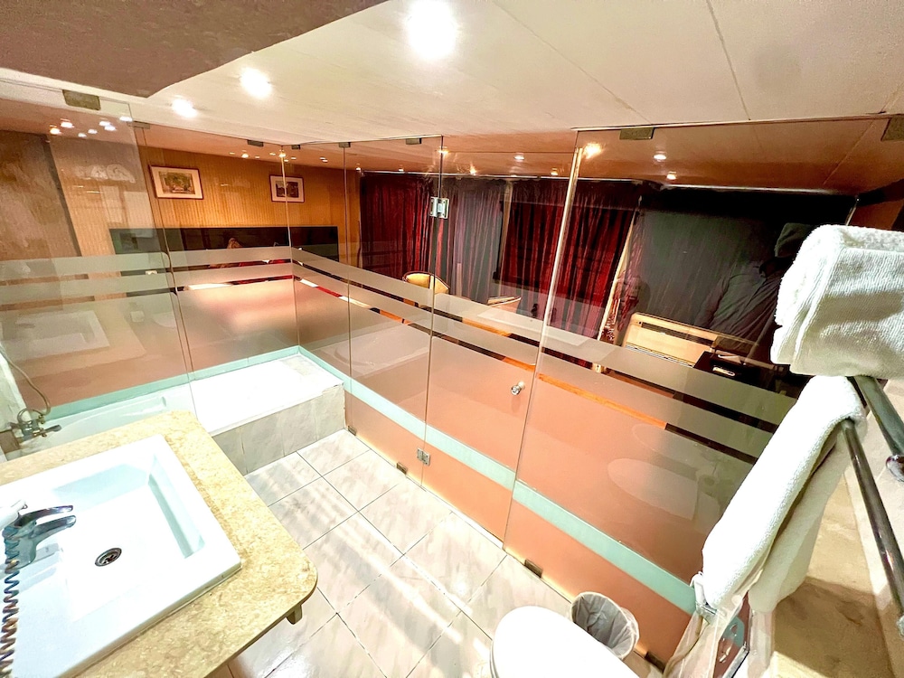 Ceasar S Park Hotel 50/50