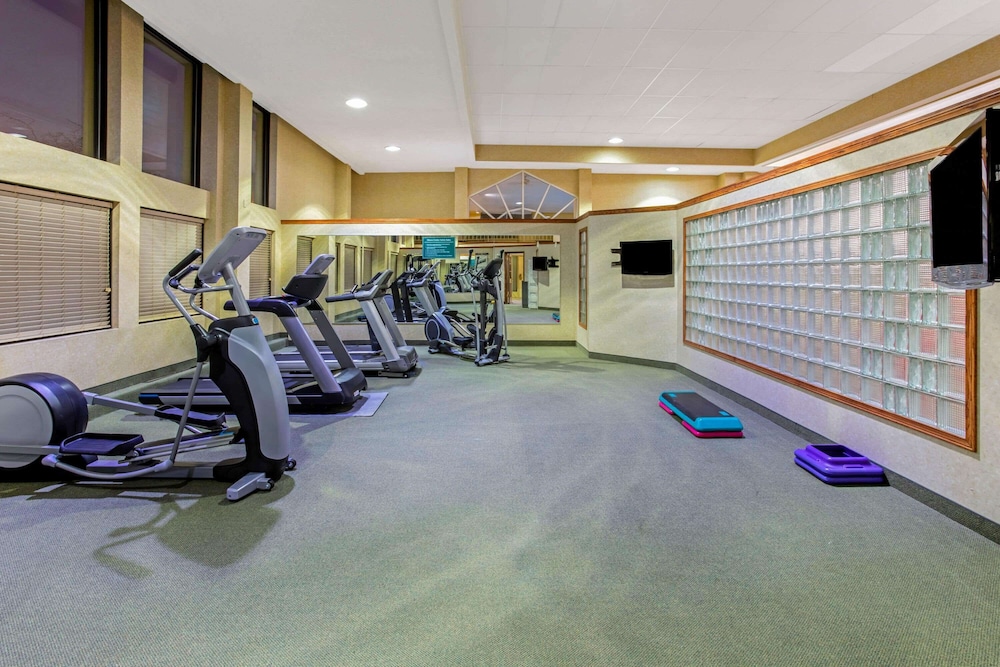 La Quinta Inn & Suites by Wyndham Appleton College Avenue 25/49