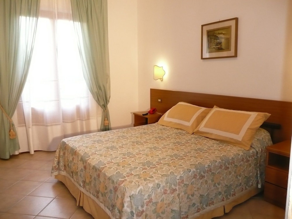 غرفة ثلاثية بسرير مزدوج وسرير فردي، Hotel Astor Victoria 2/3