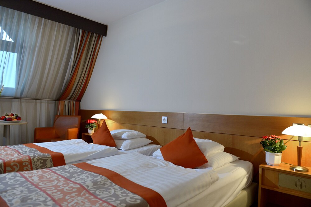 Hotel Sopron 11/73