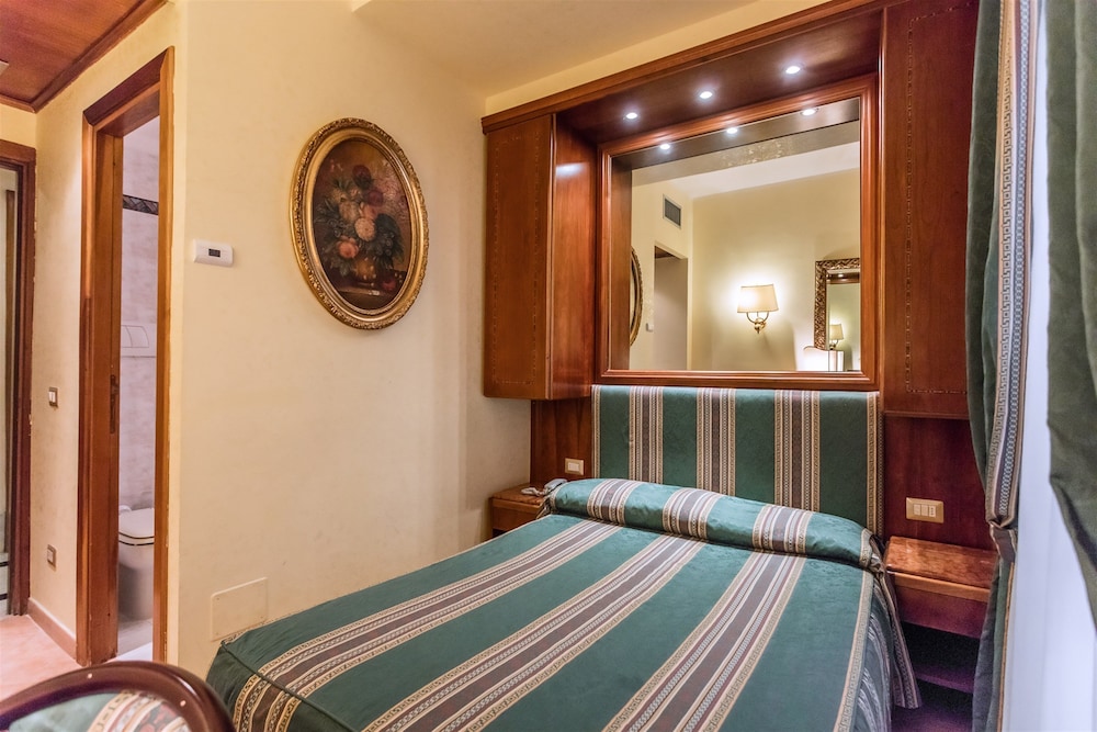 Raeli Hotel Noto 8/27