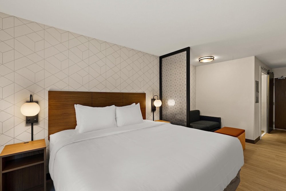 Everhome Suites Yuma East I-8 12/50
