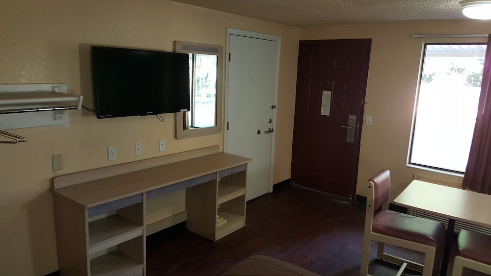 Mentor Home Inn & Suites 34/43