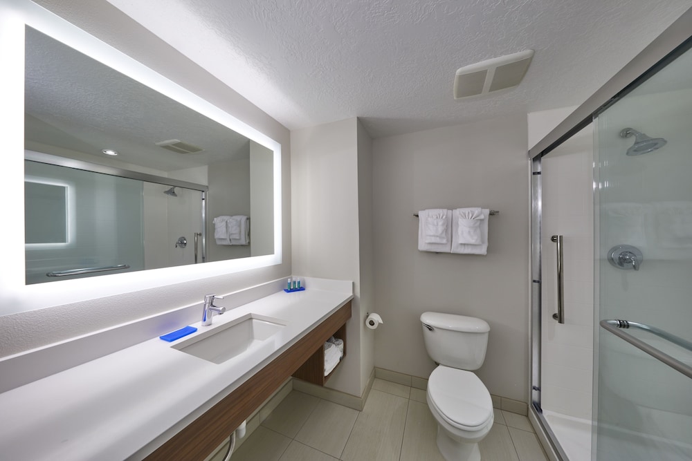 Holiday Inn Express Suites Hermiston Downtown 21/54