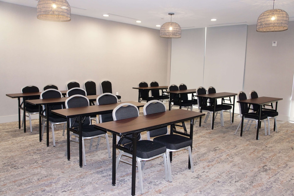 La Quinta Inn & Suites by Wyndham Katy 40/43