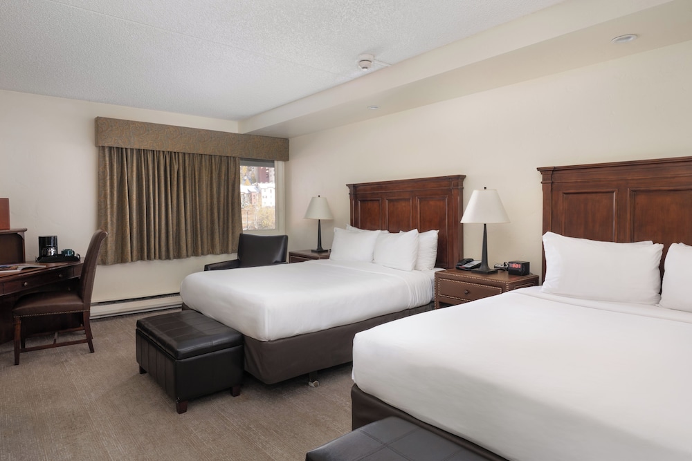 STANDARD, 2 QUEEN BEDS, MOUNTAIN VIEW