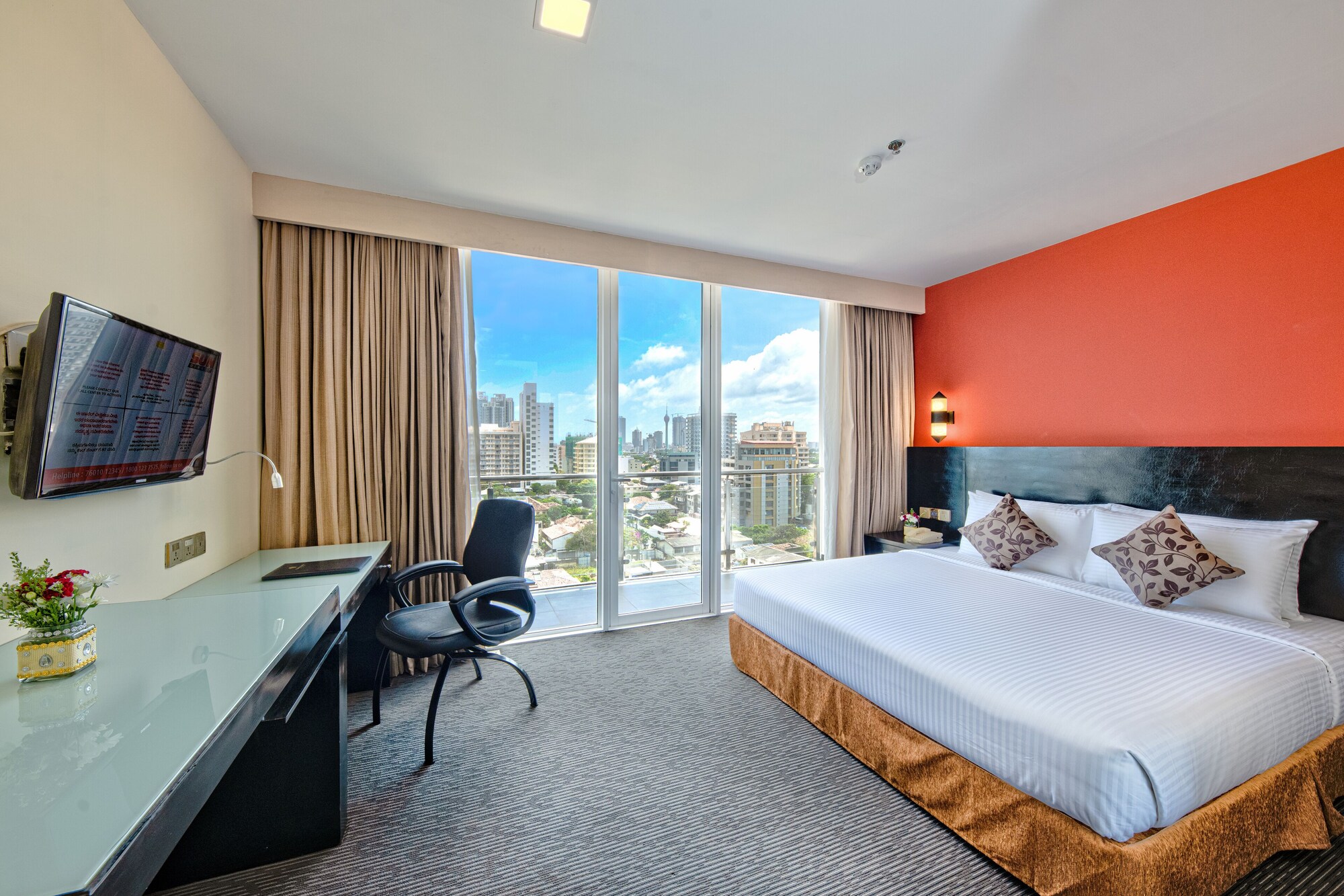 DELUXE, TWIN BEDS
