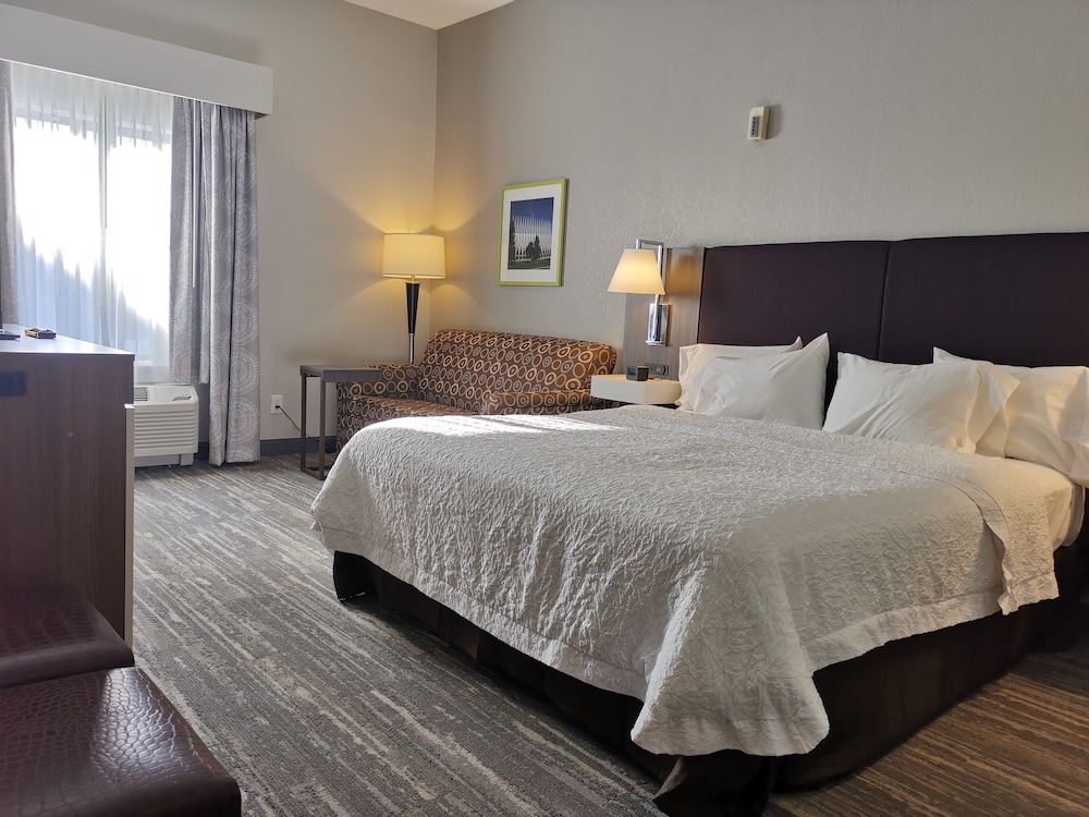 ROOM, KING BED, ACCESSIBLE