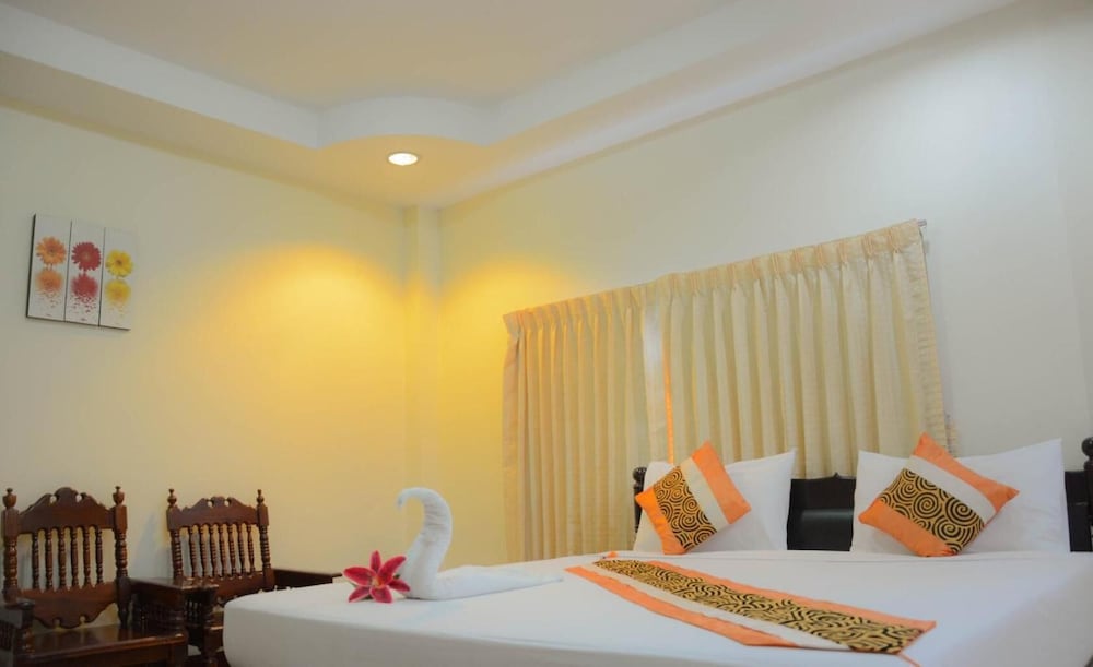 Submukdaphoomplace Hotel 20/50