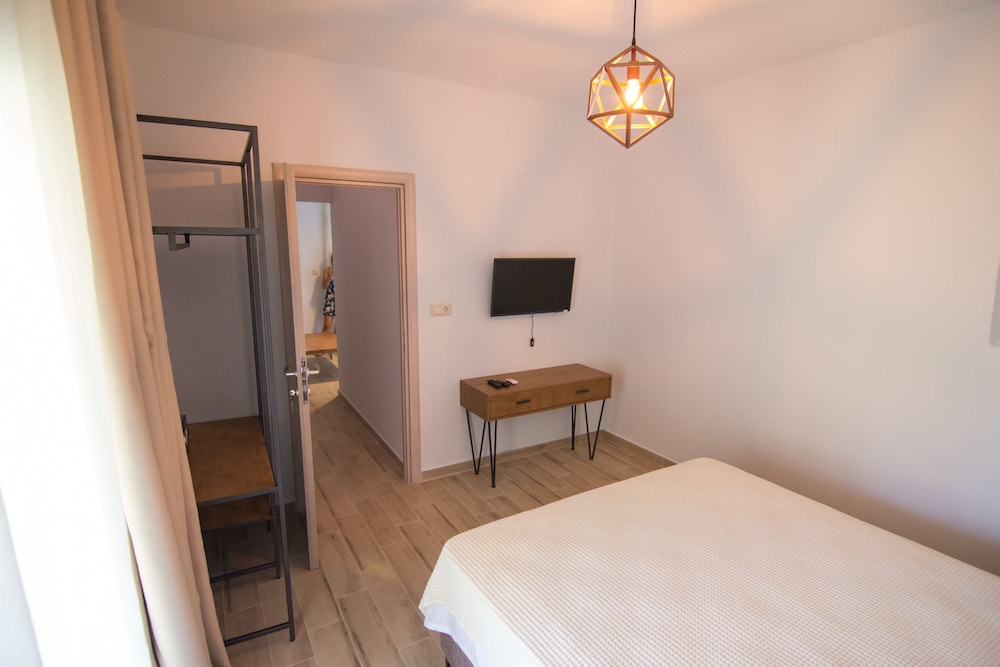 Casa Luxury Suites 12/44