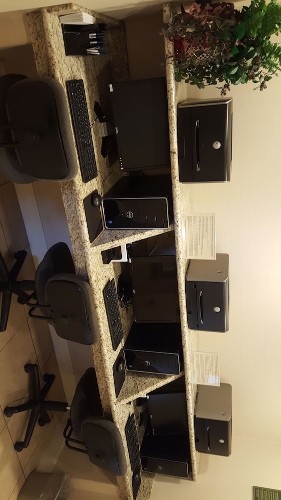 Best Western Inn & Suites Lemoore 31/36