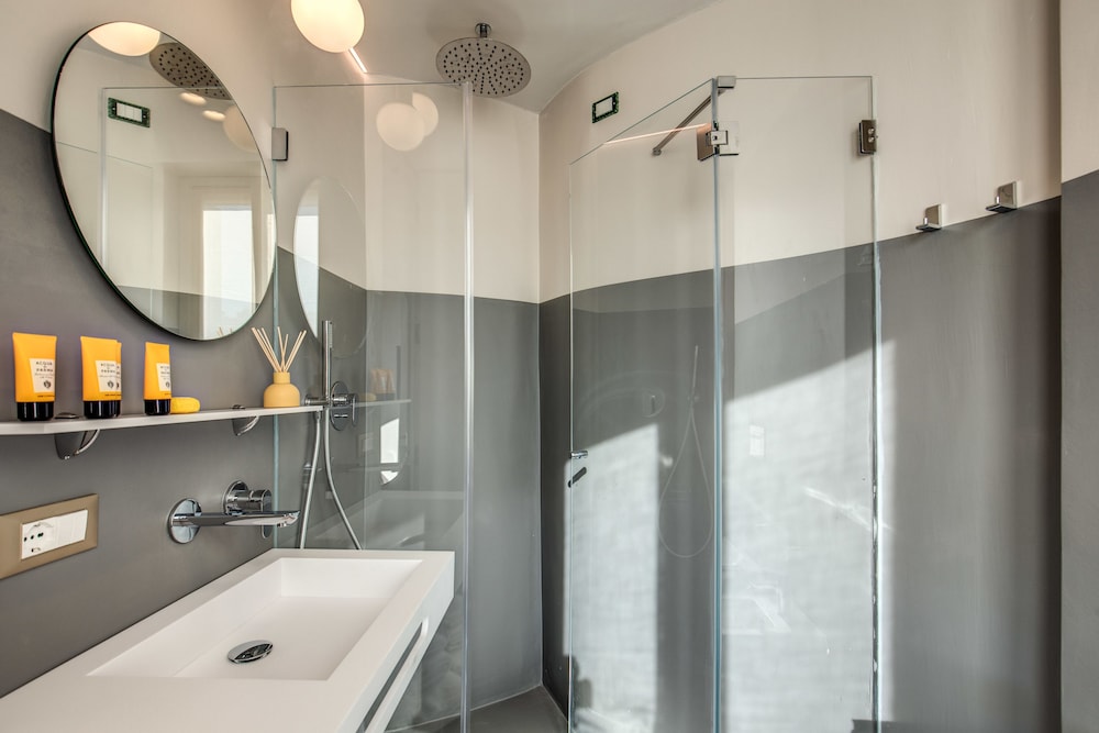 Velvet Grey Boutique Hotel 26/29