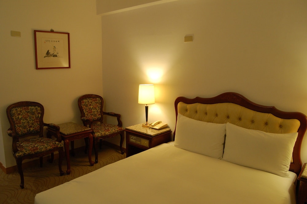 Hua Tong Hotel 41/54
