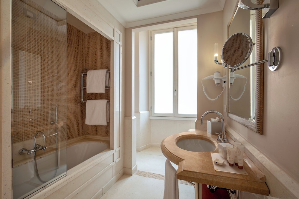 Junior Suite, Studio, King Bed، Rose Garden Palace 9/9
