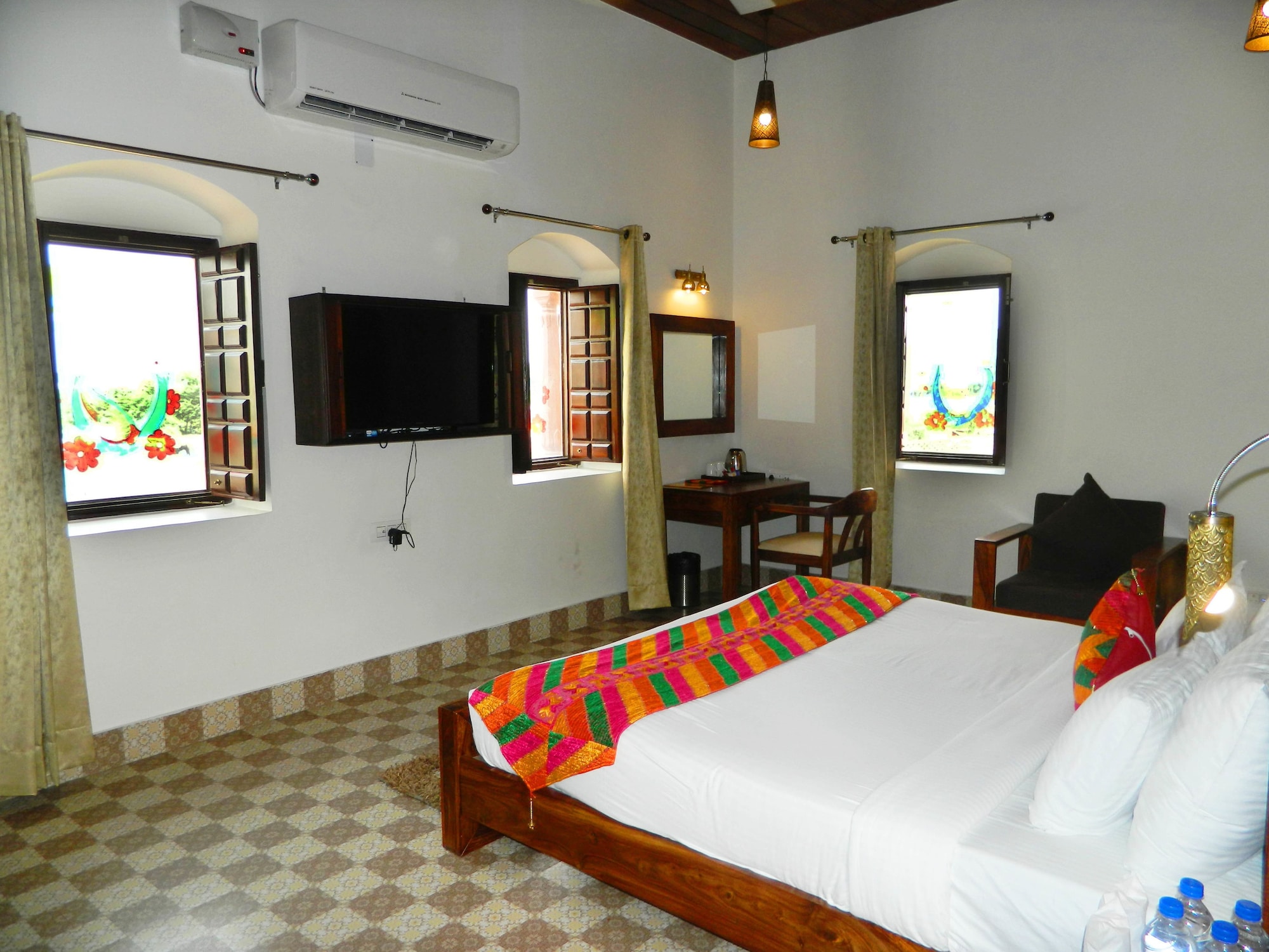 DELUXE, DOUBLE BED