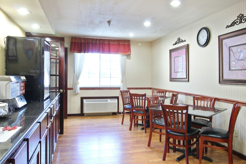 Baymont By Wyndham Muskegon 34/49