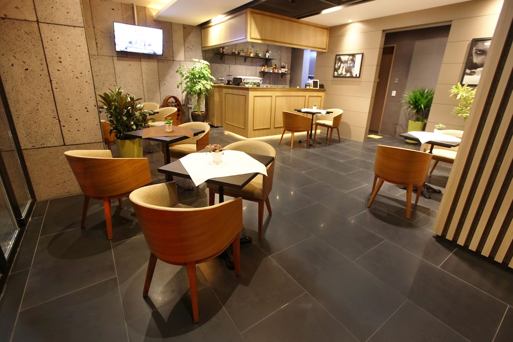 Vine Hotel 34/50