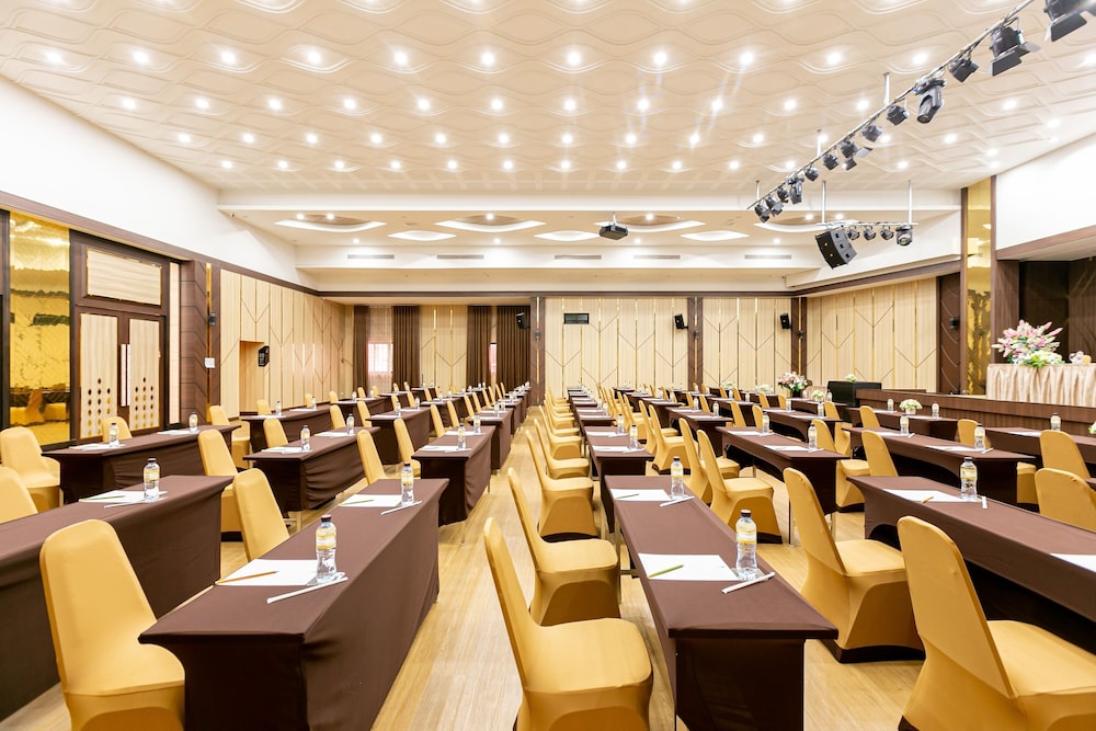 Grand Ratchapruek Hotel 58/70