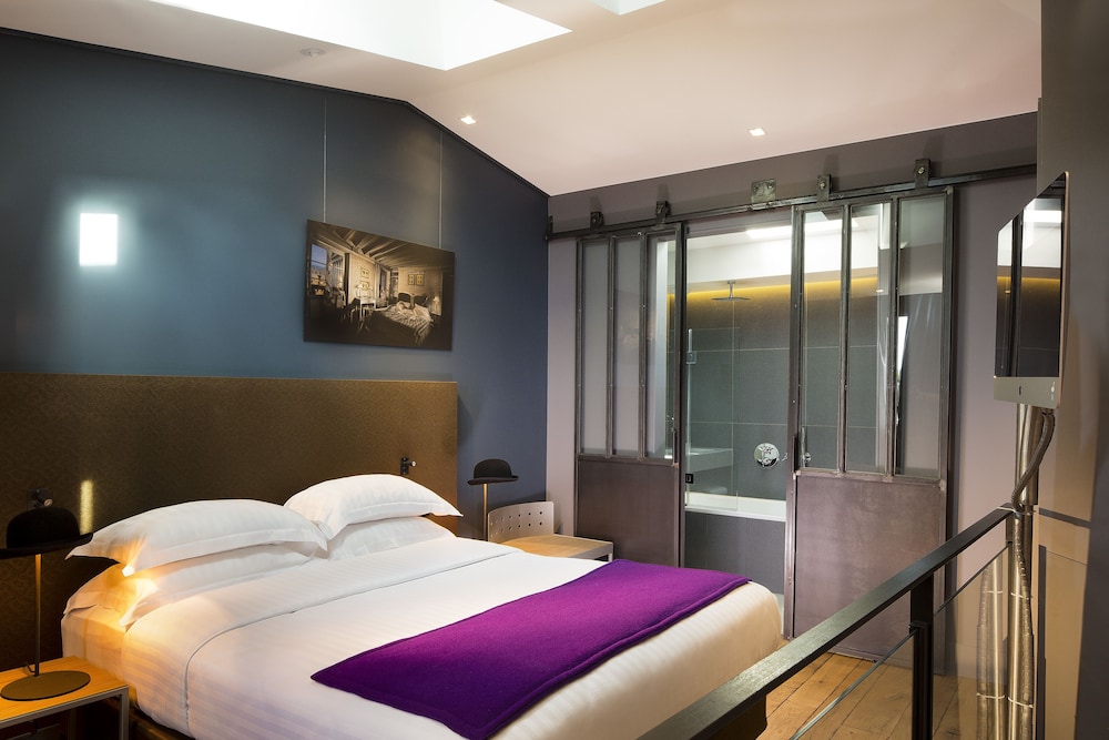 DUPLEX, SUITE, GARDEN VIEW
