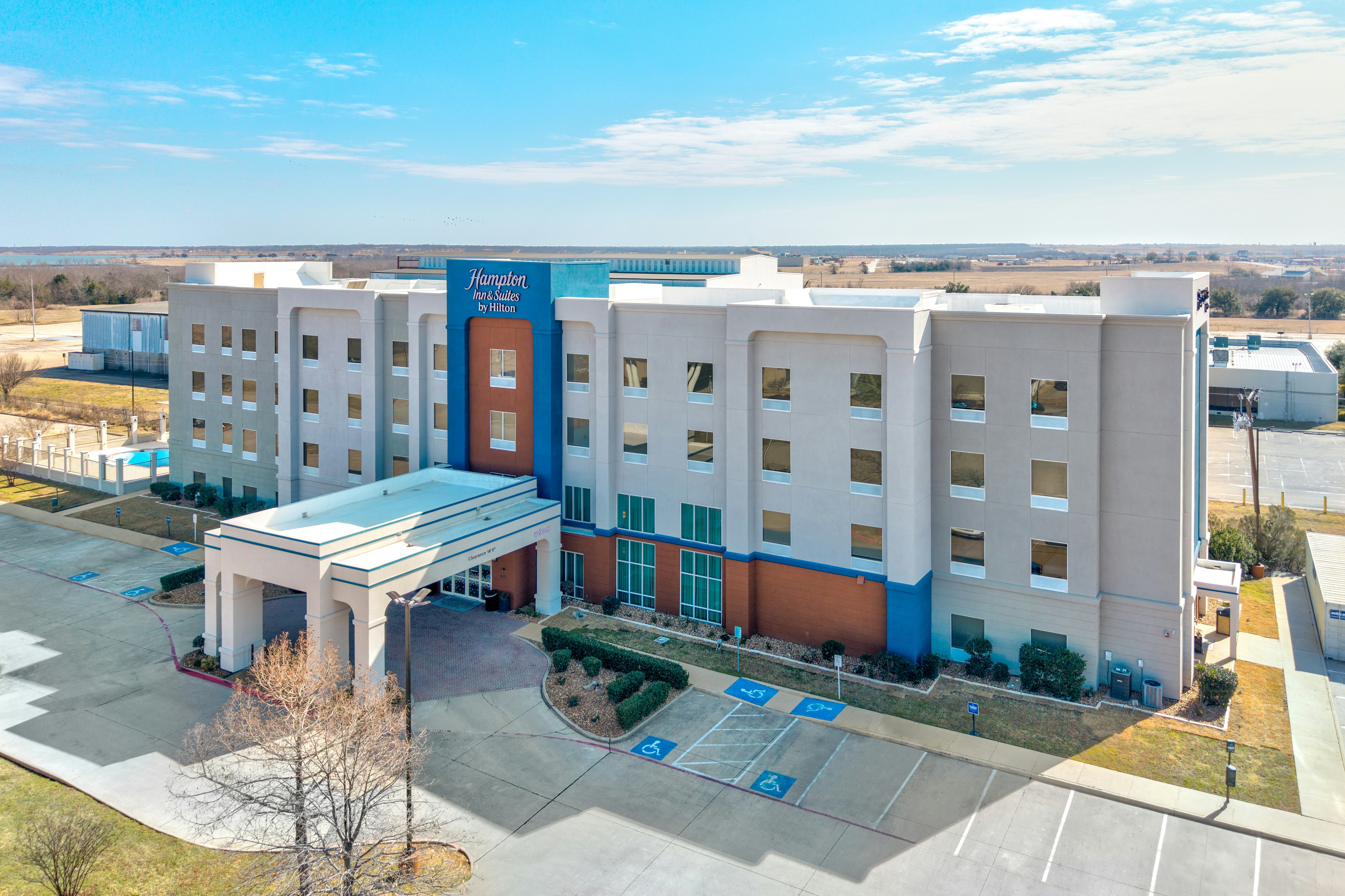 Hampton Inn and Suites Corsicana 4/62