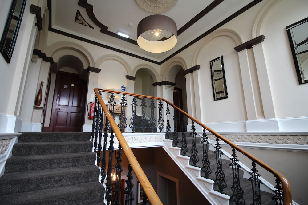 The Royal Hotel 44/50