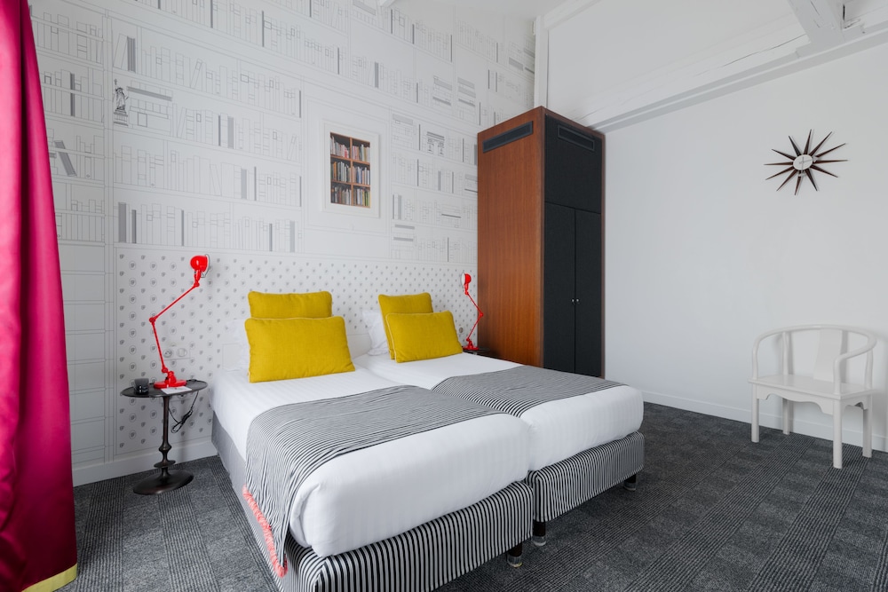 Joyce Hotel Astotel 8/34