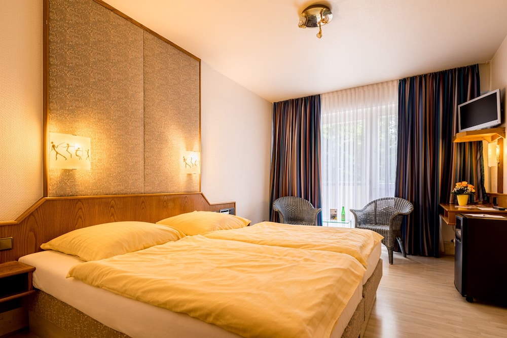 Buschhausen Hotel 9/33