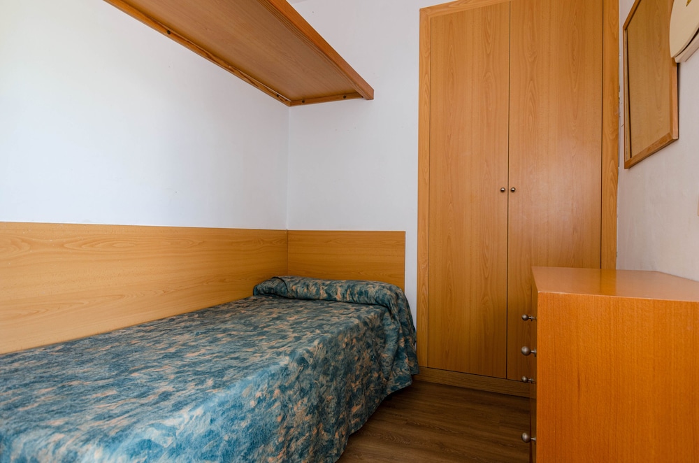 Mariners Club Apartments 13/46