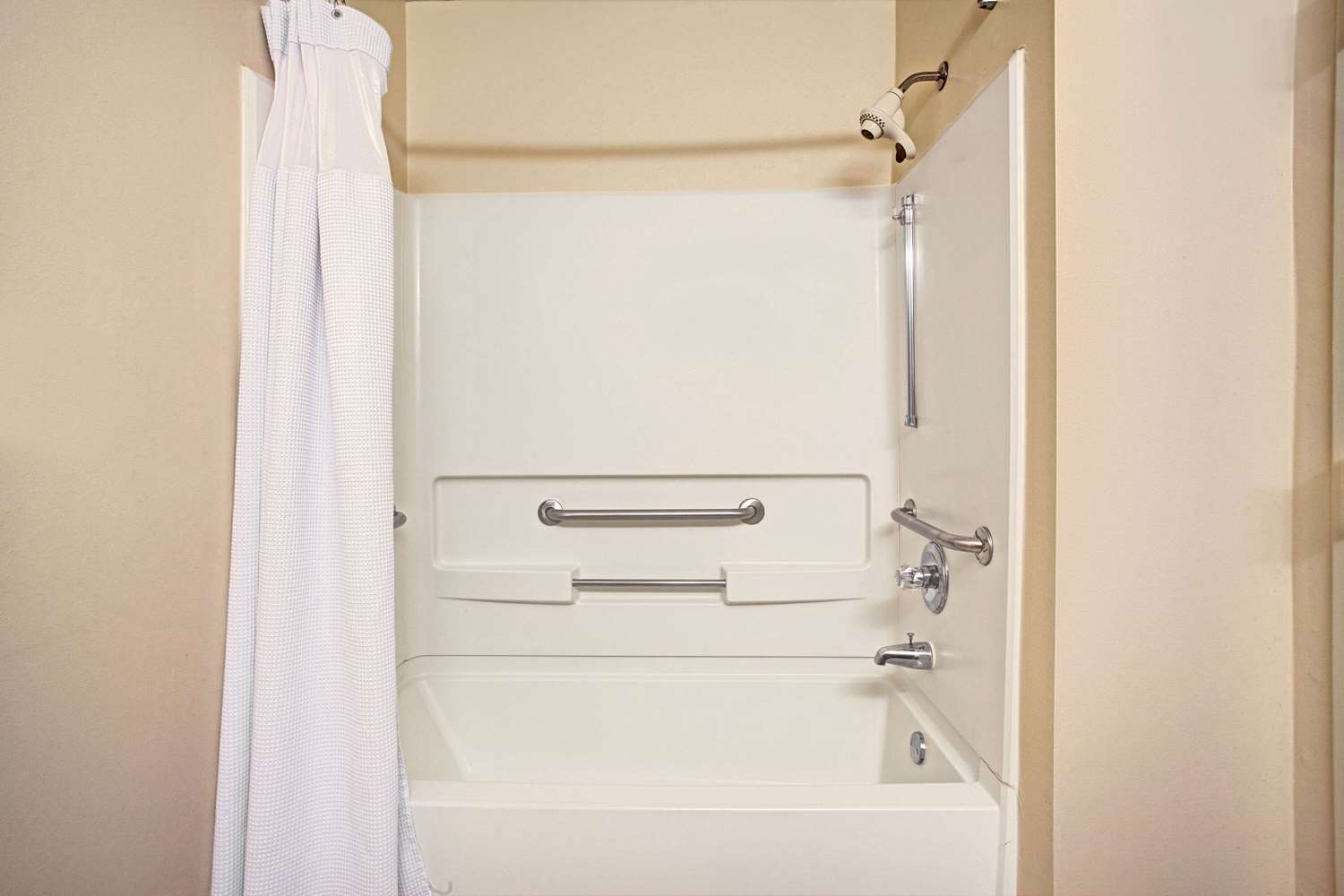 Microtel Inn and Suites by Wyndham Atlanta Airport 25/25